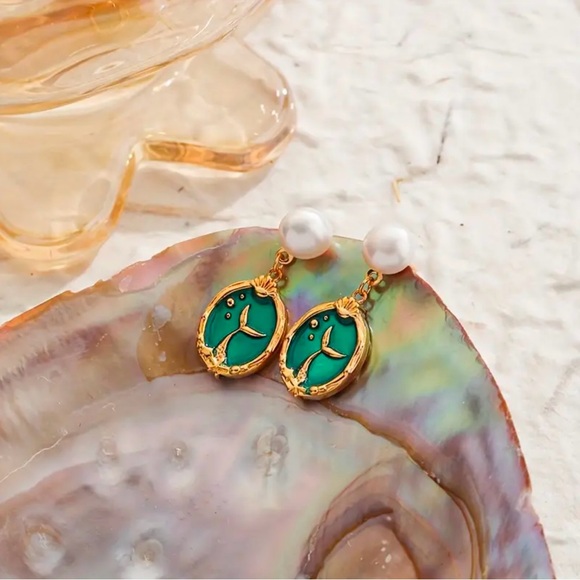 “Mermaid Profile & Tail” Pearl Cameo Silhouette Bubble Starfish Two-Way Earrings - Picture 3 of 10